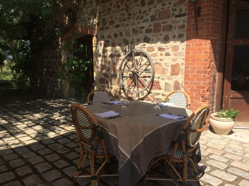 Bed and Breakfast La Ferme Aux Biches Commelle-Vernay Exterior foto